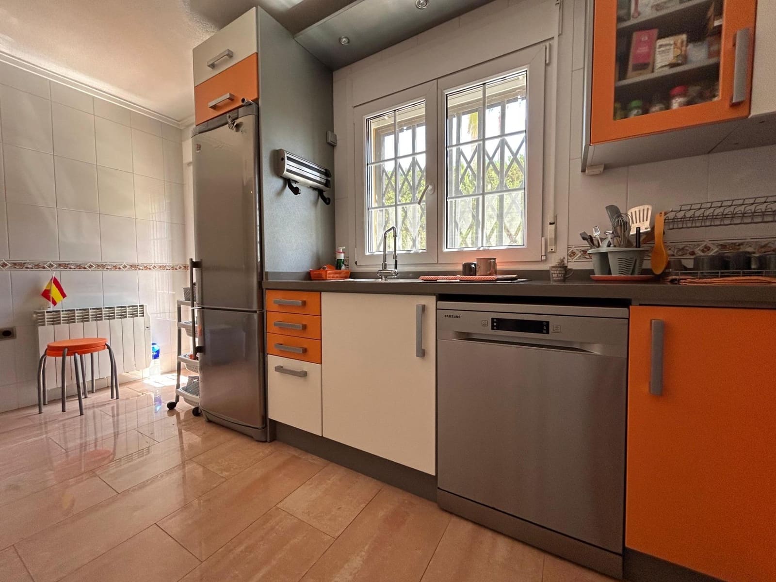 5 bedroom Villa for sale in Torrevieja with garage - € 445,000 (Ref: 9157992)