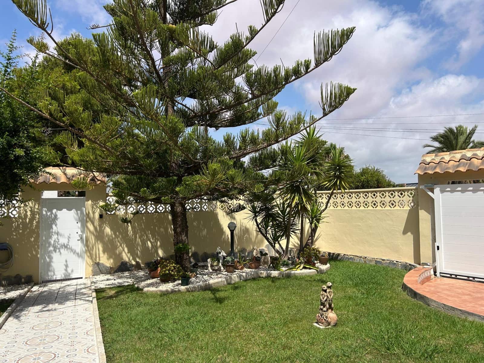 5 bedroom Villa for sale in Torrevieja with garage - € 445,000 (Ref: 9157992)