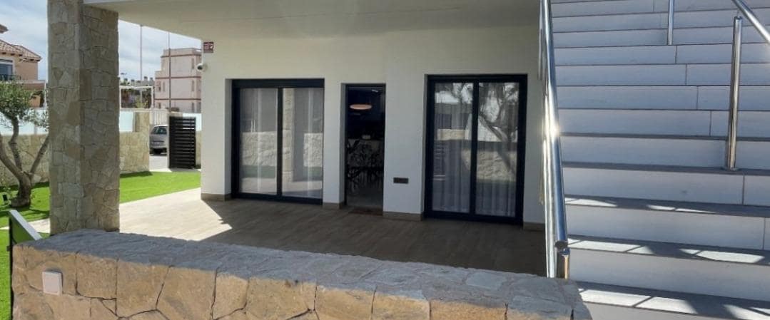 2 bedroom Bungalow for sale in Villamartin with pool - € 260,000 (Ref: 9171728)