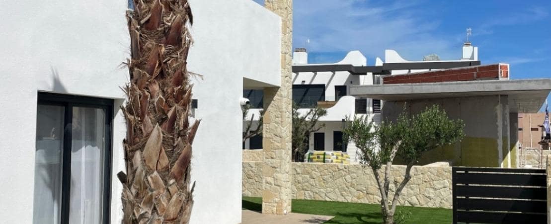 2 bedroom Bungalow for sale in Villamartin with pool - € 260,000 (Ref: 9171728)