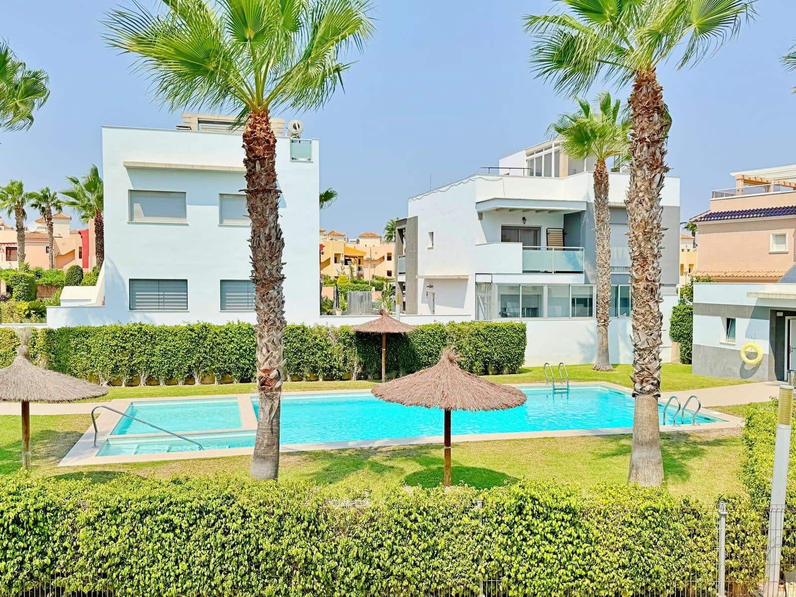 2 makuuhuone Kattohuoneisto myytävänä paikassa Orihuela Costa mukana uima-altaan - 279 000 € (Ref: 9188635)