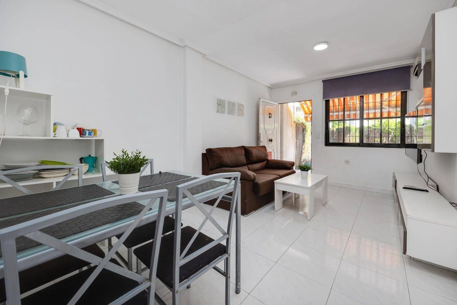 2 slaapkamer Appartement te koop in Punta Prima met zwembad - € 174.969 (Ref: 9188636)