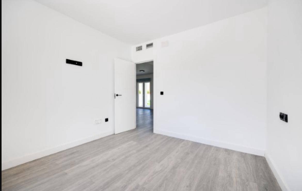 4 slaapkamer Villa te koop in Torrevieja met zwembad - € 432.000 (Ref: 9189189)