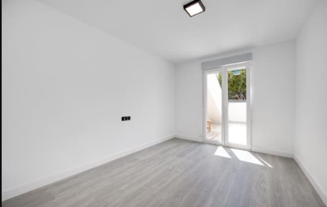 4 Zimmer Villa zu verkaufen in El Chaparral - La Siesta - La Torreta, Torrevieja mit Pool - 432.000 € (Ref: 9189189)