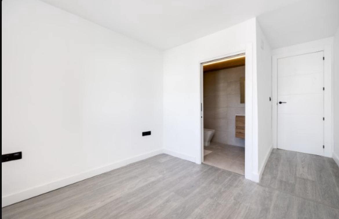 4 slaapkamer Villa te koop in Torrevieja met zwembad - € 432.000 (Ref: 9189189)