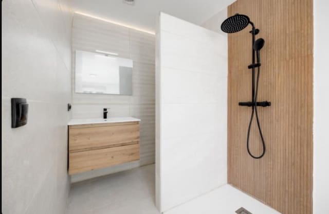 4 Zimmer Villa zu verkaufen in El Chaparral - La Siesta - La Torreta, Torrevieja mit Pool - 432.000 € (Ref: 9189189)