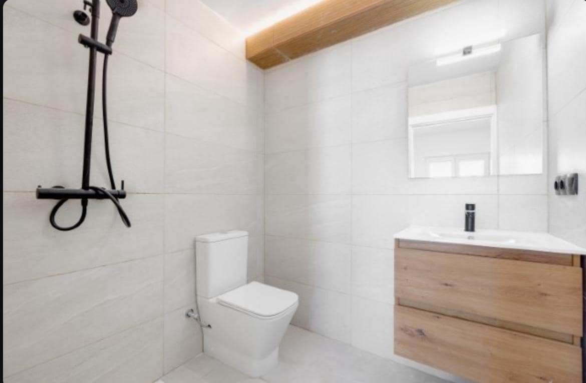 4 slaapkamer Villa te koop in Torrevieja met zwembad - € 432.000 (Ref: 9189189)