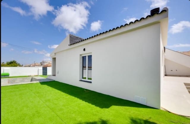 4 Zimmer Villa zu verkaufen in El Chaparral - La Siesta - La Torreta, Torrevieja mit Pool - 432.000 € (Ref: 9189189)