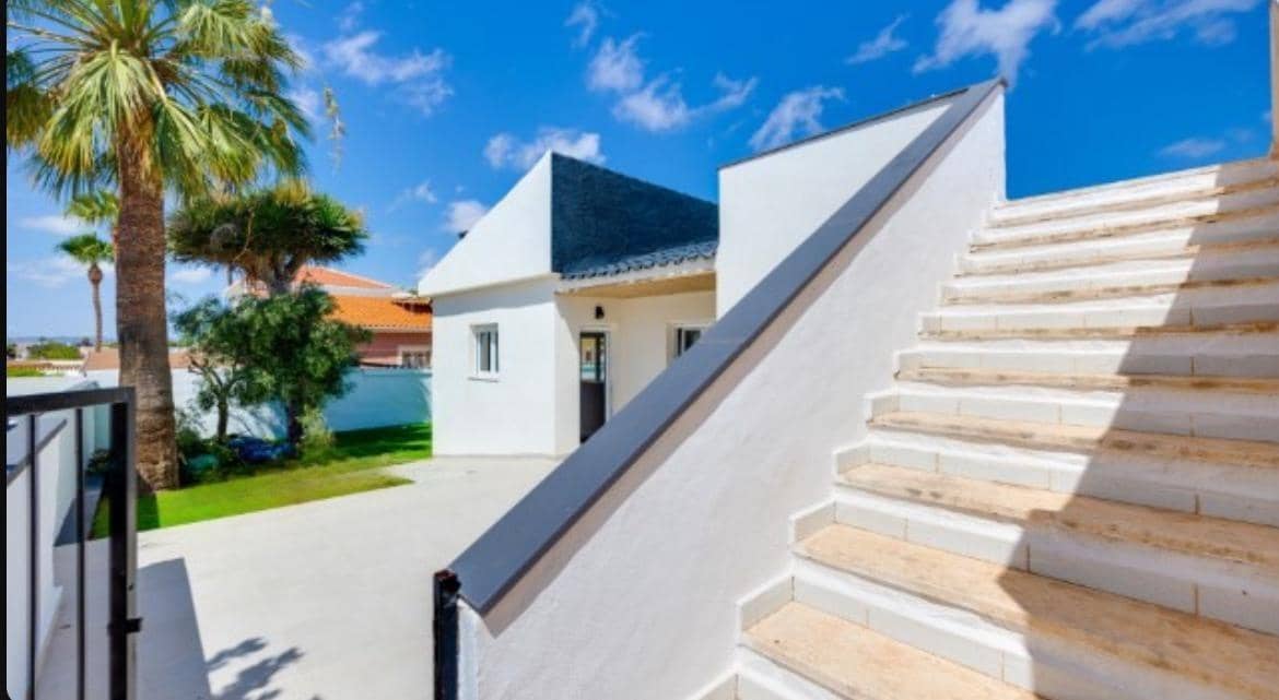 4 slaapkamer Villa te koop in Torrevieja met zwembad - € 432.000 (Ref: 9189189)