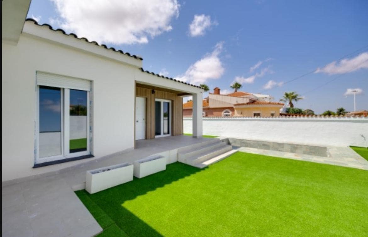 4 slaapkamer Villa te koop in Torrevieja met zwembad - € 432.000 (Ref: 9189189)