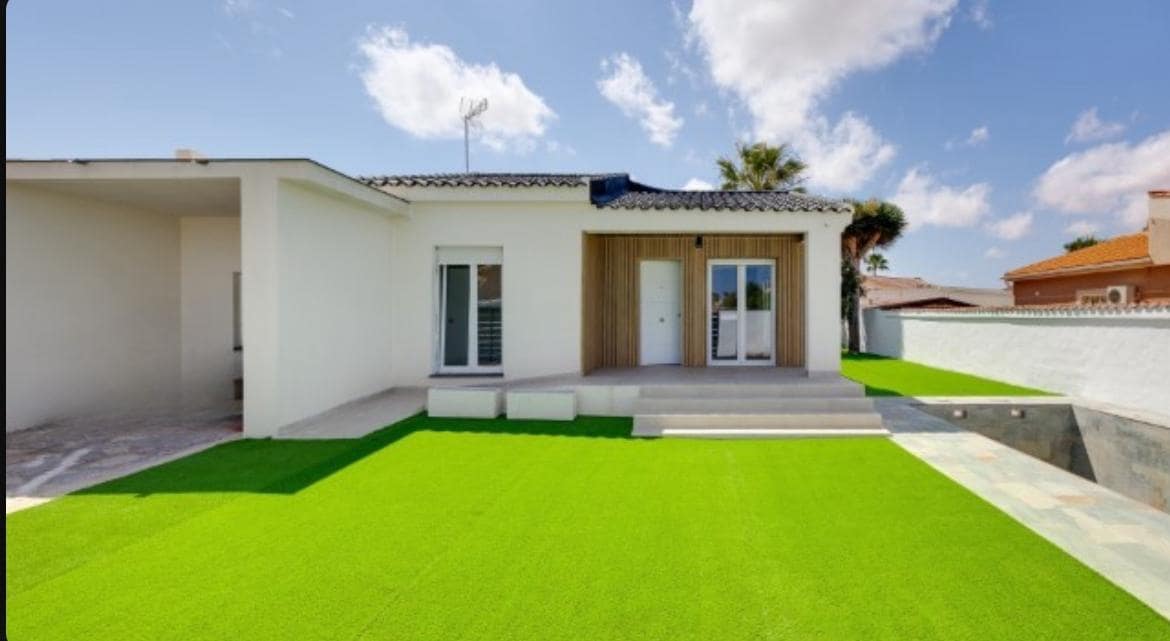 4 slaapkamer Villa te koop in Torrevieja met zwembad - € 432.000 (Ref: 9189189)