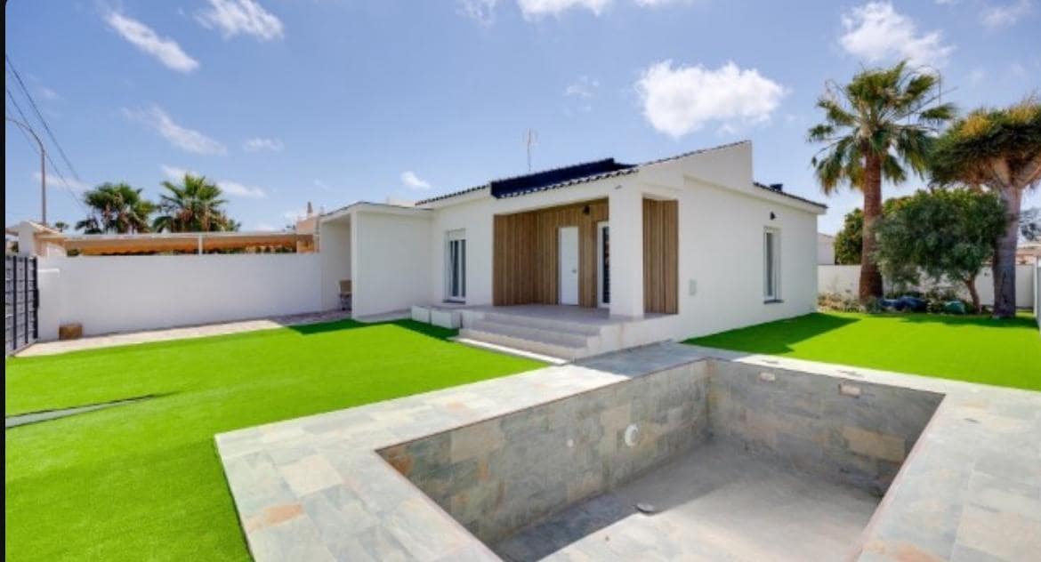 4 slaapkamer Villa te koop in Torrevieja met zwembad - € 432.000 (Ref: 9189189)