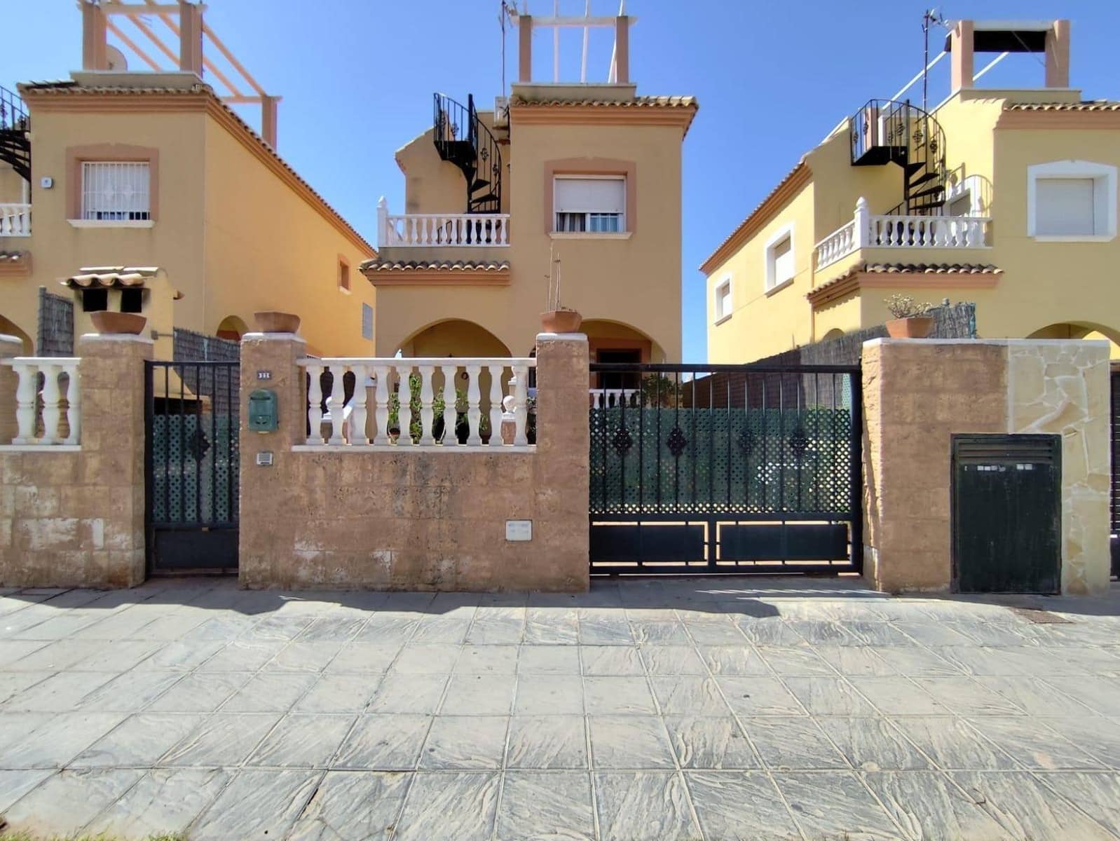 3 sypialnia Willa na sprzedaż w Torrevieja z basenem - 310 000 € (Ref: 9197901)