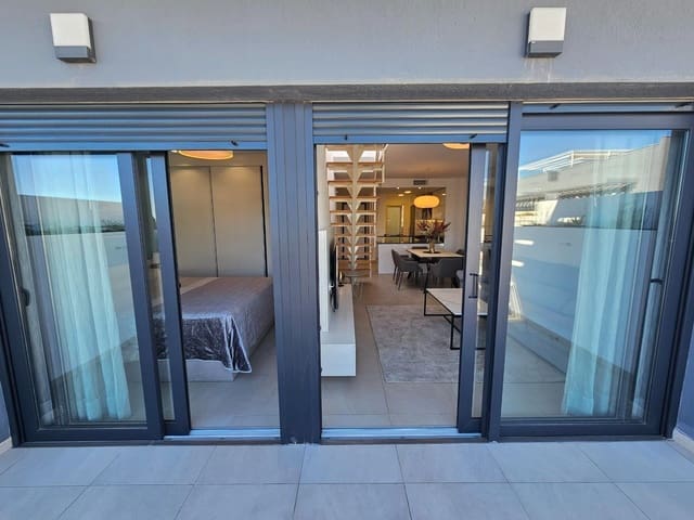 2 soverom Penthouse til salgs i Playa Flamenca, Orihuela med svømmebasseng - € 425 000 (Ref: 9199397)