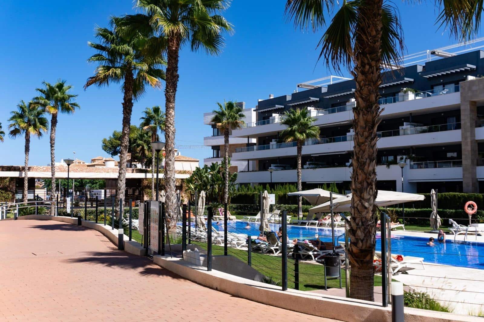 2 soverom Penthouse til salgs i Playa Flamenca med svømmebasseng - € 425 000 (Ref: 9199397)
