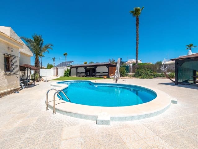 4 Zimmer Villa zu verkaufen in El Chaparral, Torrevieja mit Pool Garage - 590.000 € (Ref: 9202591)