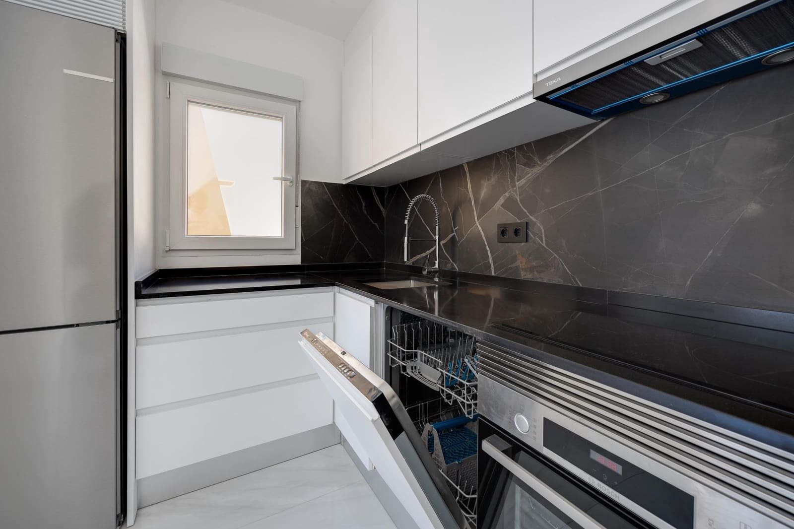 2 bedroom Penthouse for sale in El Limonar with pool - € 150,000 (Ref: 9206665)