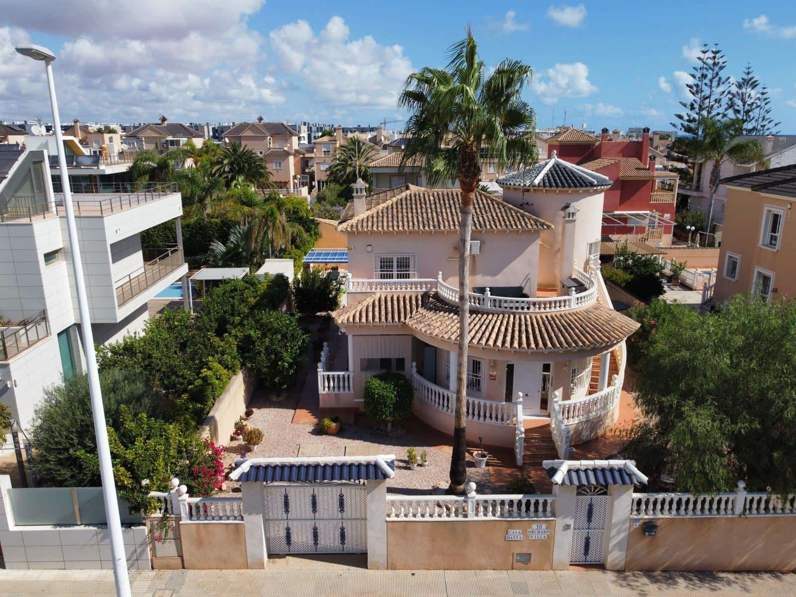 4 sovrum Villa till salu i La Zenia med pool garage - 570 000 € (Ref: 9215257)