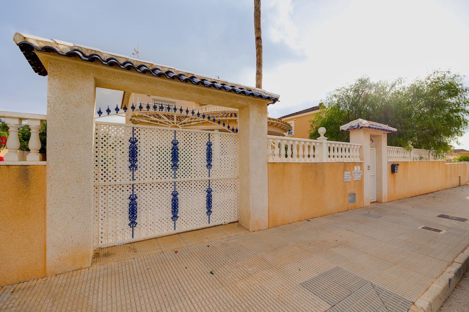 4 sovrum Villa till salu i La Zenia med pool garage - 570 000 € (Ref: 9215257)