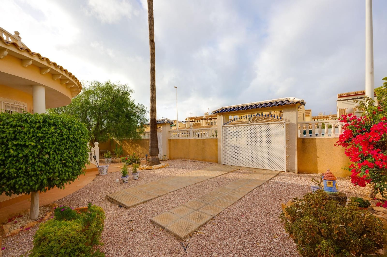 4 sovrum Villa till salu i La Zenia med pool garage - 570 000 € (Ref: 9215257)