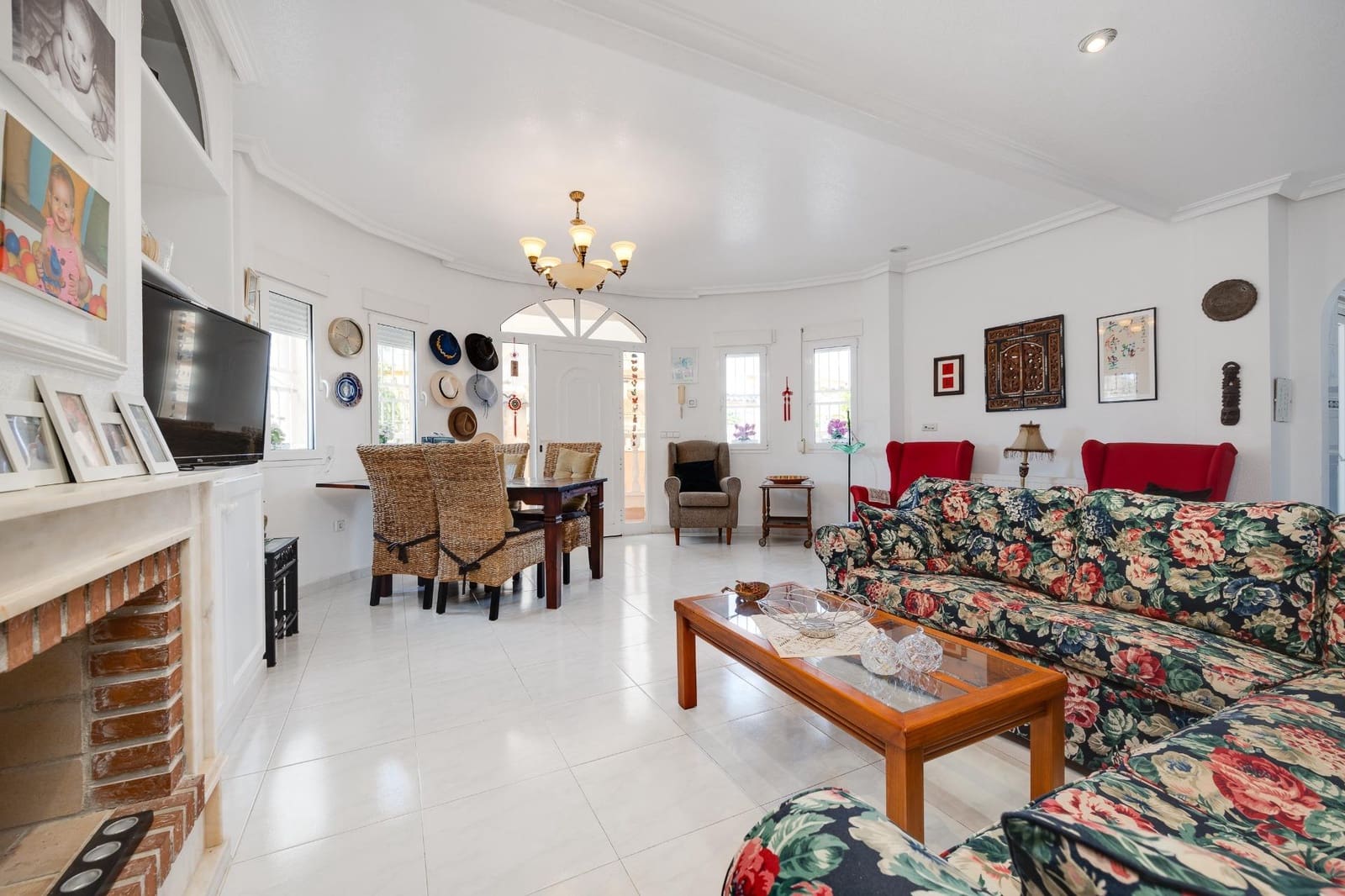 4 sovrum Villa till salu i La Zenia med pool garage - 570 000 € (Ref: 9215257)