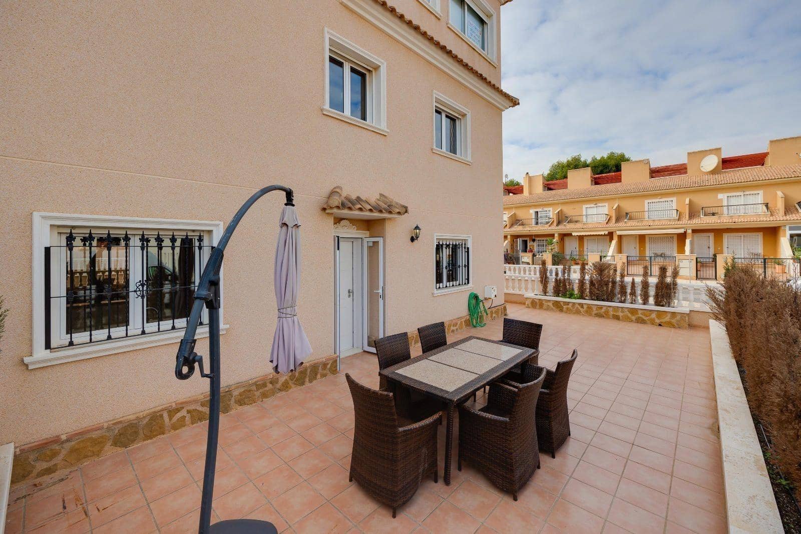 3 slaapkamer Appartement te koop in Playa Flamenca met zwembad garage - € 239.969 (Ref: 9226918)