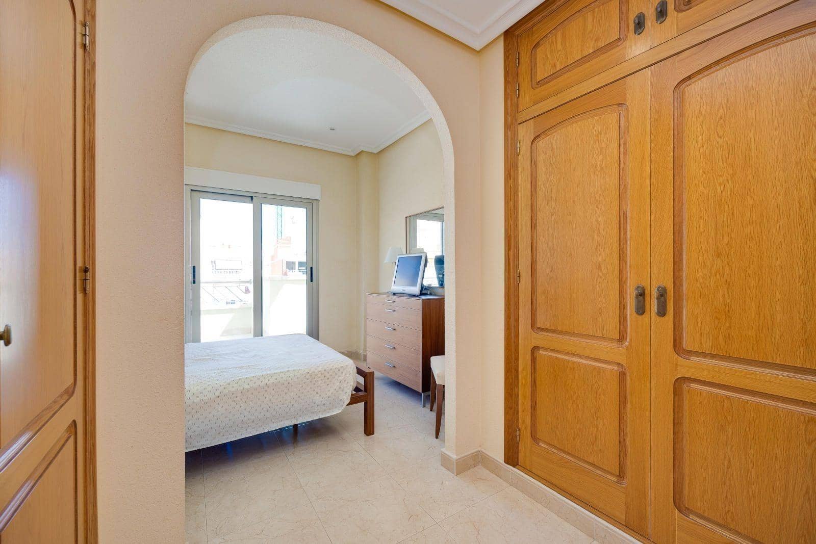 3 bedroom Penthouse for sale in Torrevieja with garage - € 430,000 (Ref: 9236758)