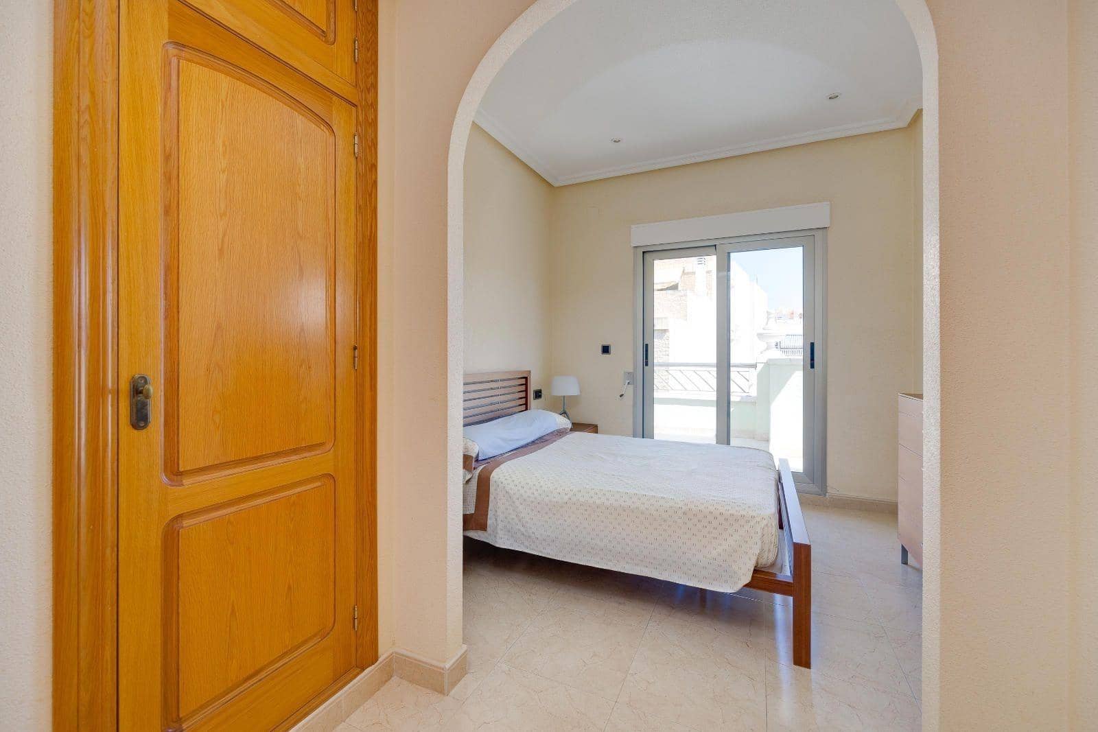 3 bedroom Penthouse for sale in Torrevieja with garage - € 430,000 (Ref: 9236758)