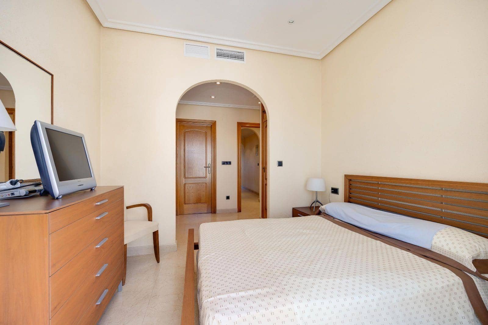 3 bedroom Penthouse for sale in Torrevieja with garage - € 430,000 (Ref: 9236758)