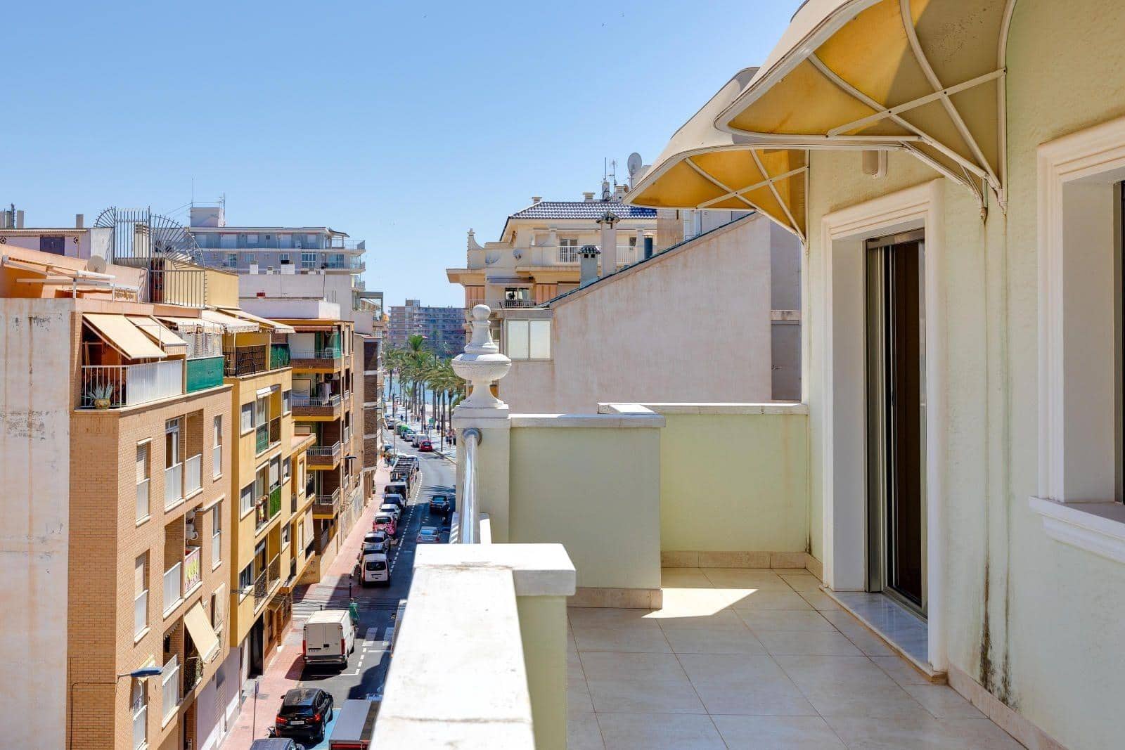 3 bedroom Penthouse for sale in Torrevieja with garage - € 430,000 (Ref: 9236758)