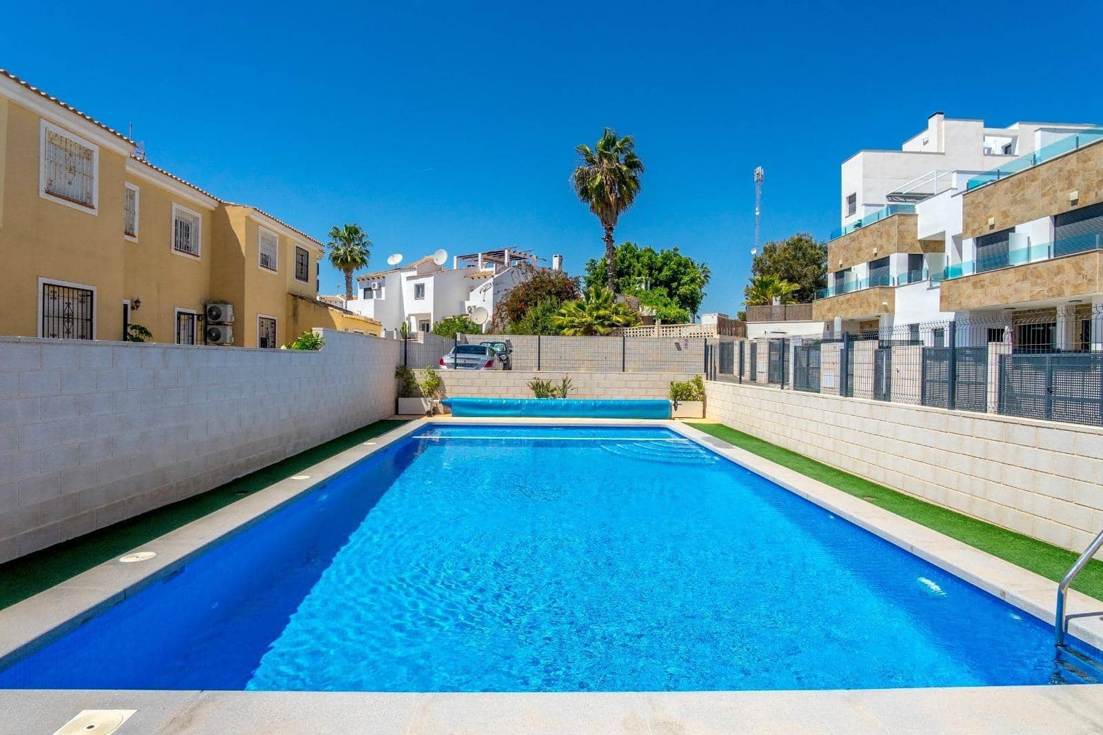 3 camera da letto Villetta a Schiera in vendita in Orihuela Costa con piscina - 325.000 € (Rif: 9257546)