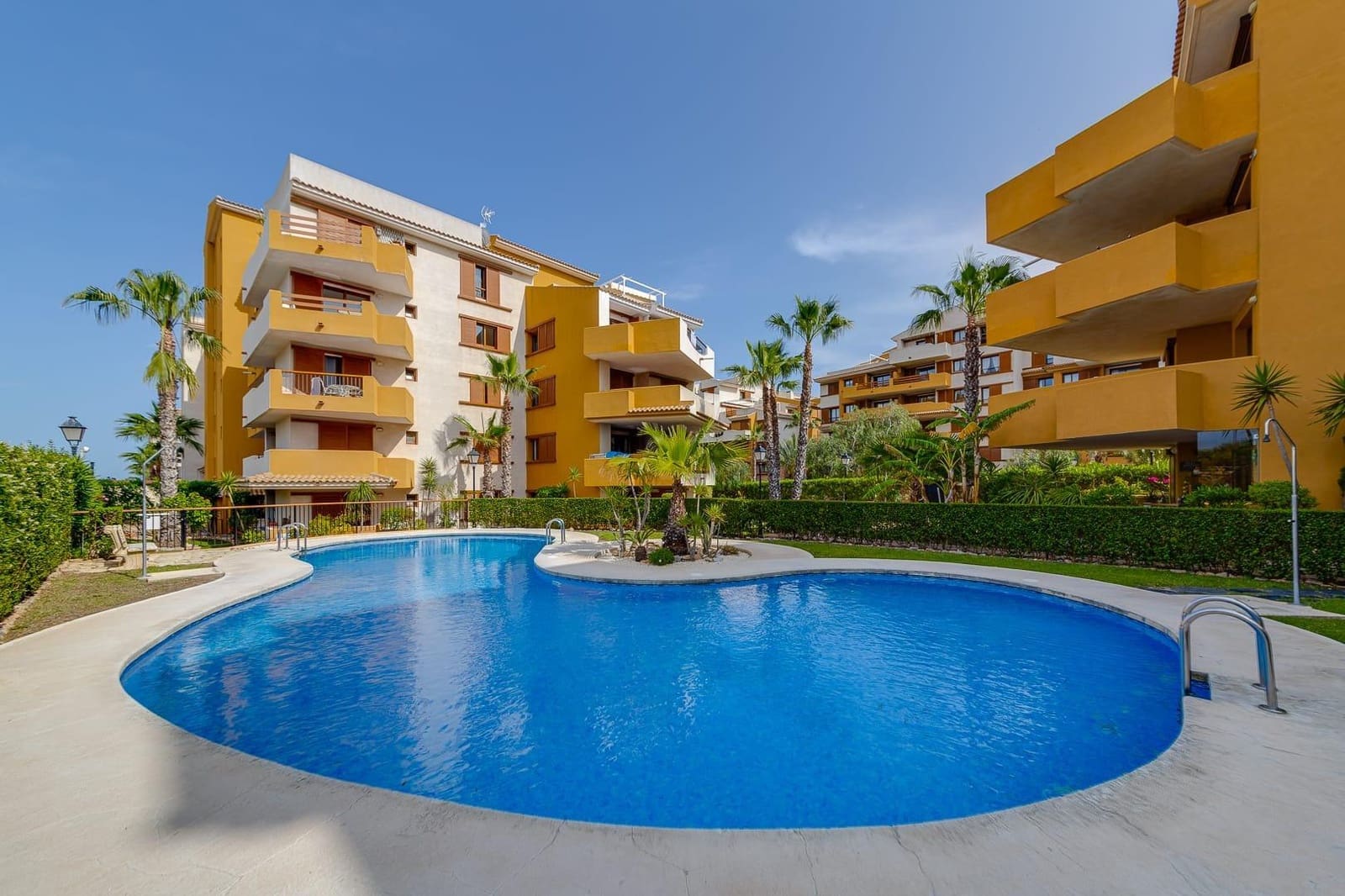 2 soveværelse Penthouse til salg i Punta Prima med swimmingpool garage - € 282.000 (Ref: 9276512)