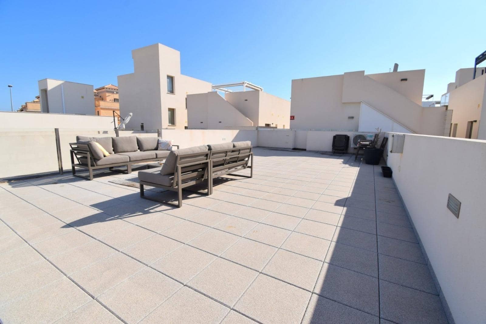 3 makuuhuone Paritalo myytävänä paikassa Orihuela Costa mukana uima-altaan - 369 950 € (Ref: 9282384)