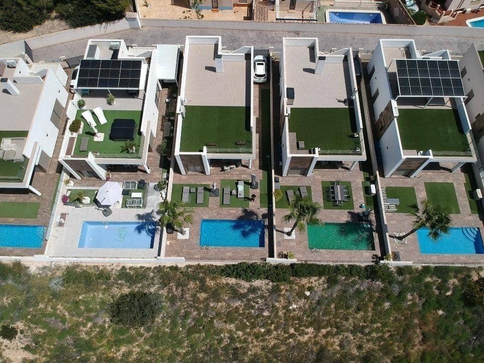3 sovrum Villa till salu i Orihuela Costa med pool - 469 000 € (Ref: 9312755)