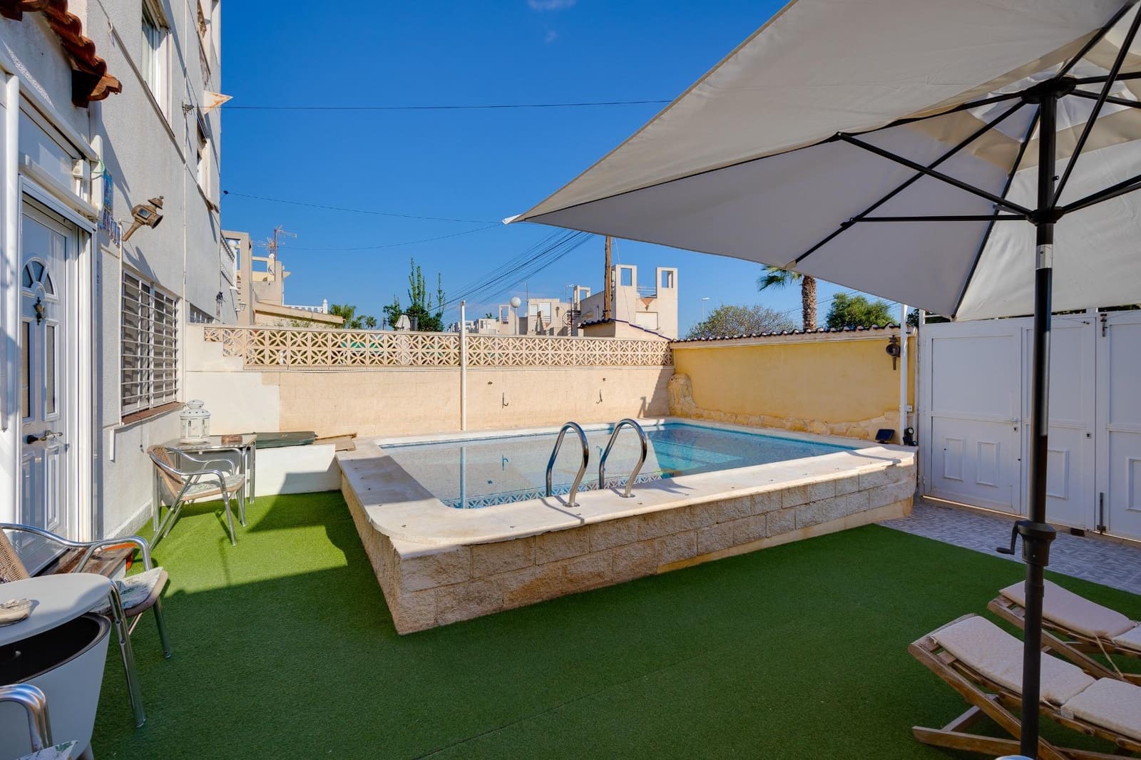 4 bedroom Villa for sale in Torrevieja with pool - € 235,000 (Ref: 9324296)