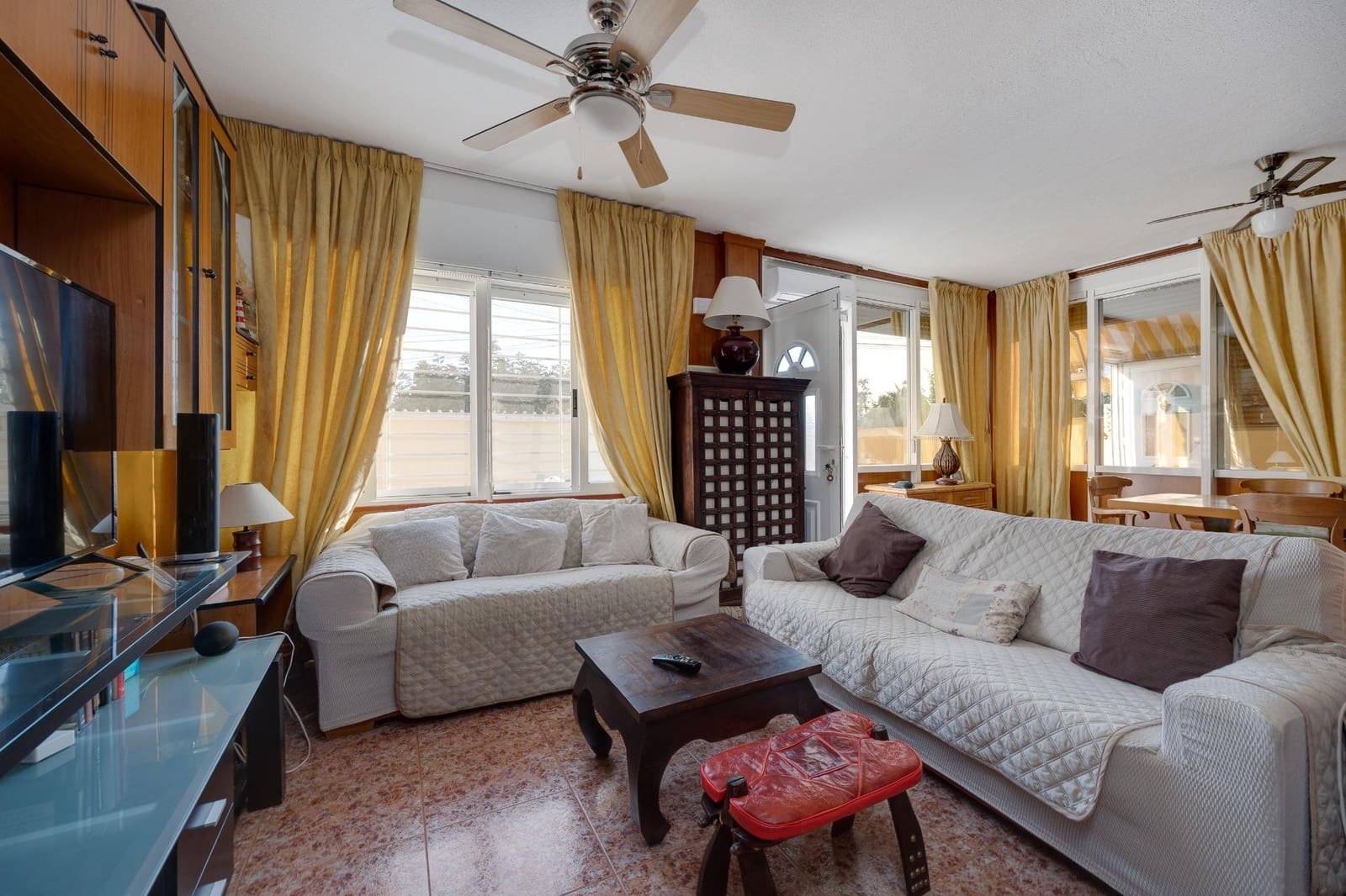 4 bedroom Villa for sale in Torrevieja with pool - € 235,000 (Ref: 9324296)