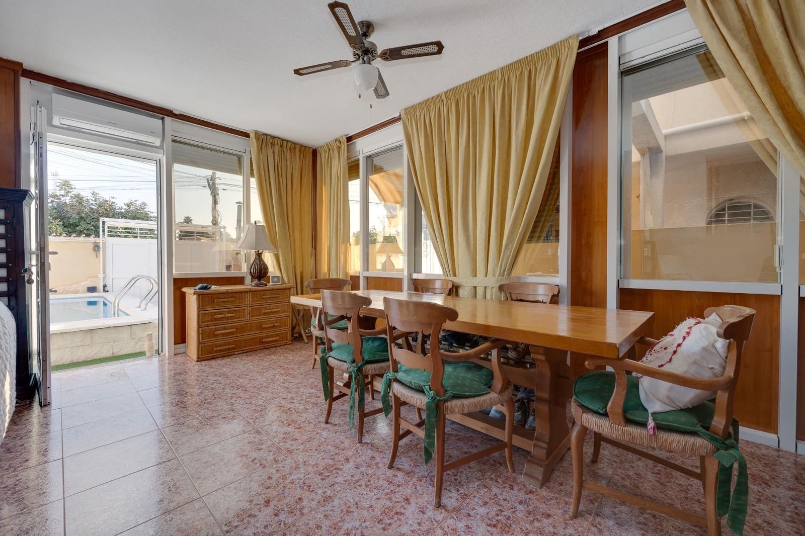 4 bedroom Villa for sale in Torrevieja with pool - € 235,000 (Ref: 9324296)