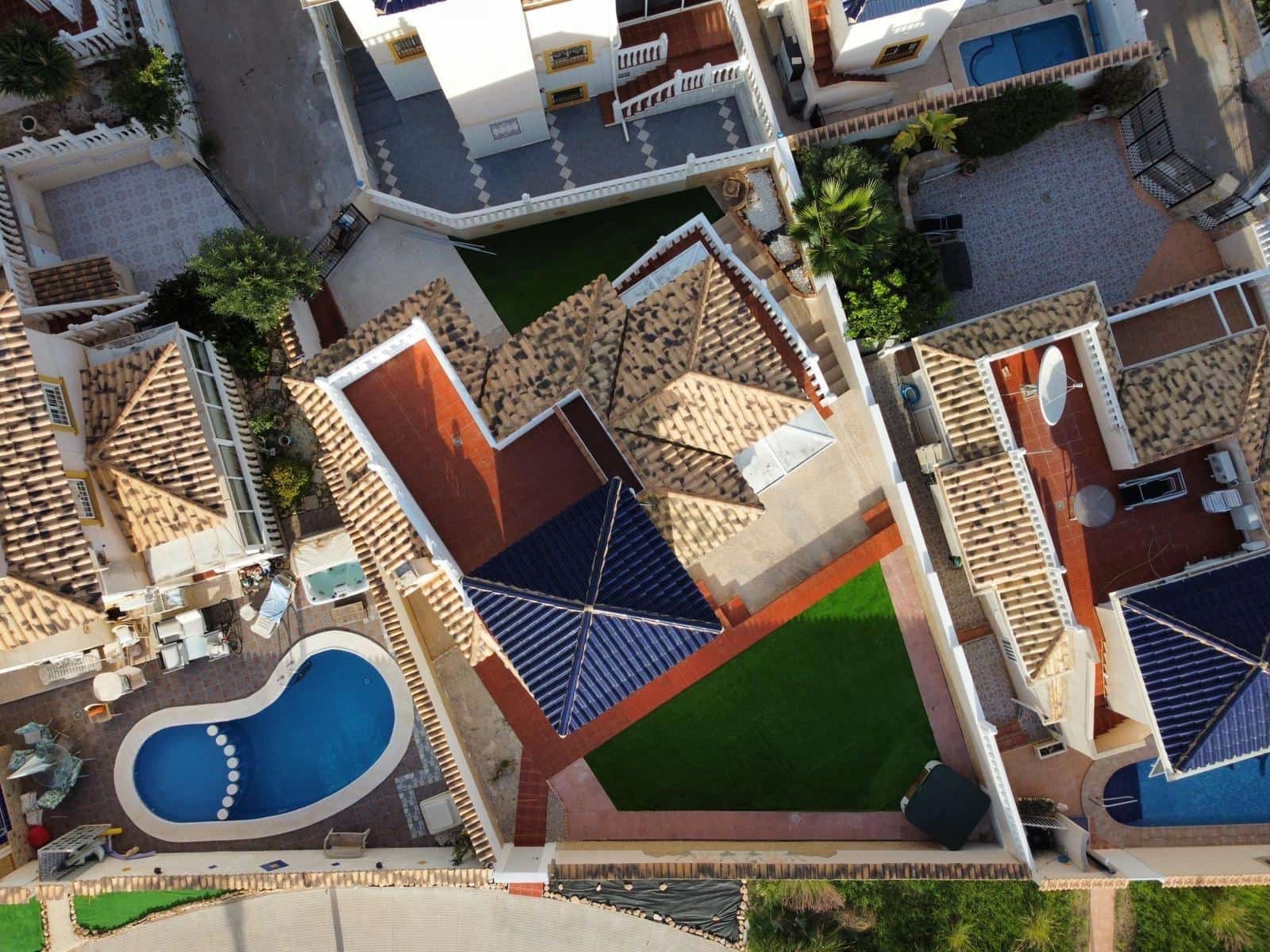 4 chambre Villa/Maison à vendre à Playa Flamenca avec garage - 345 000 € (Ref: 9382735)