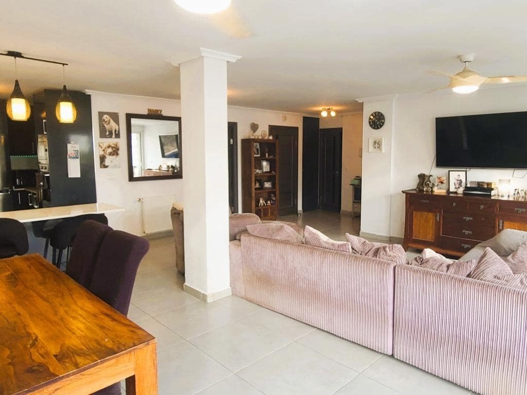 4 soverom Kjedet enebolig til salgs i Orihuela Costa med svømmebasseng - € 385 000 (Ref: 9388351)