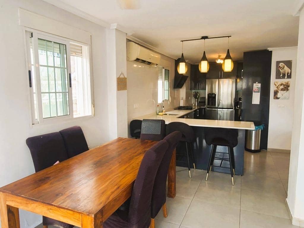 4 soverom Kjedet enebolig til salgs i Orihuela Costa med svømmebasseng - € 385 000 (Ref: 9388351)