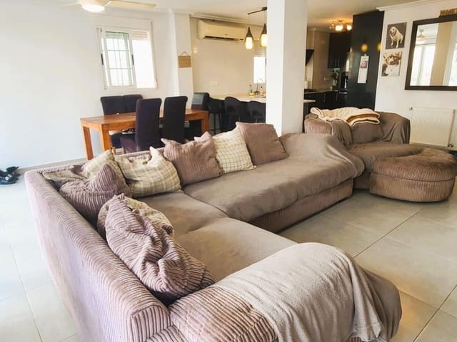 4 soverom Kjedet enebolig til salgs i Villamartín - Las Filipinas, Orihuela med svømmebasseng - € 385 000 (Ref: 9388351)