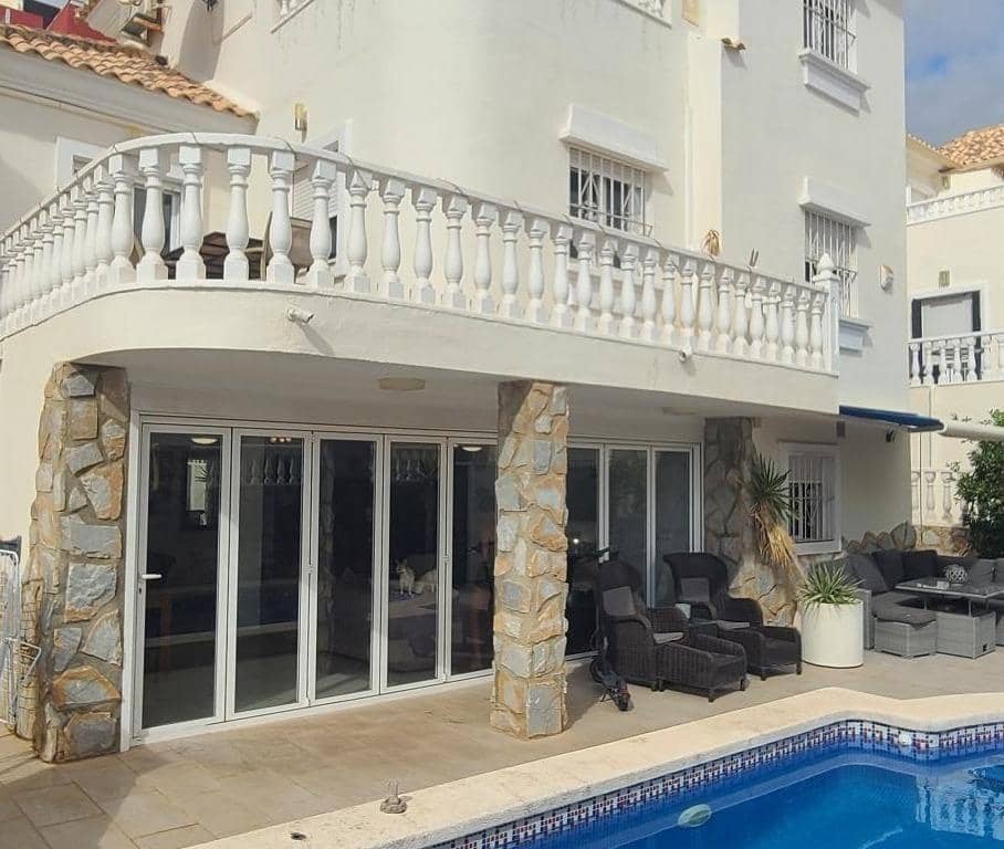 4 soverom Kjedet enebolig til salgs i Orihuela Costa med svømmebasseng - € 385 000 (Ref: 9388351)
