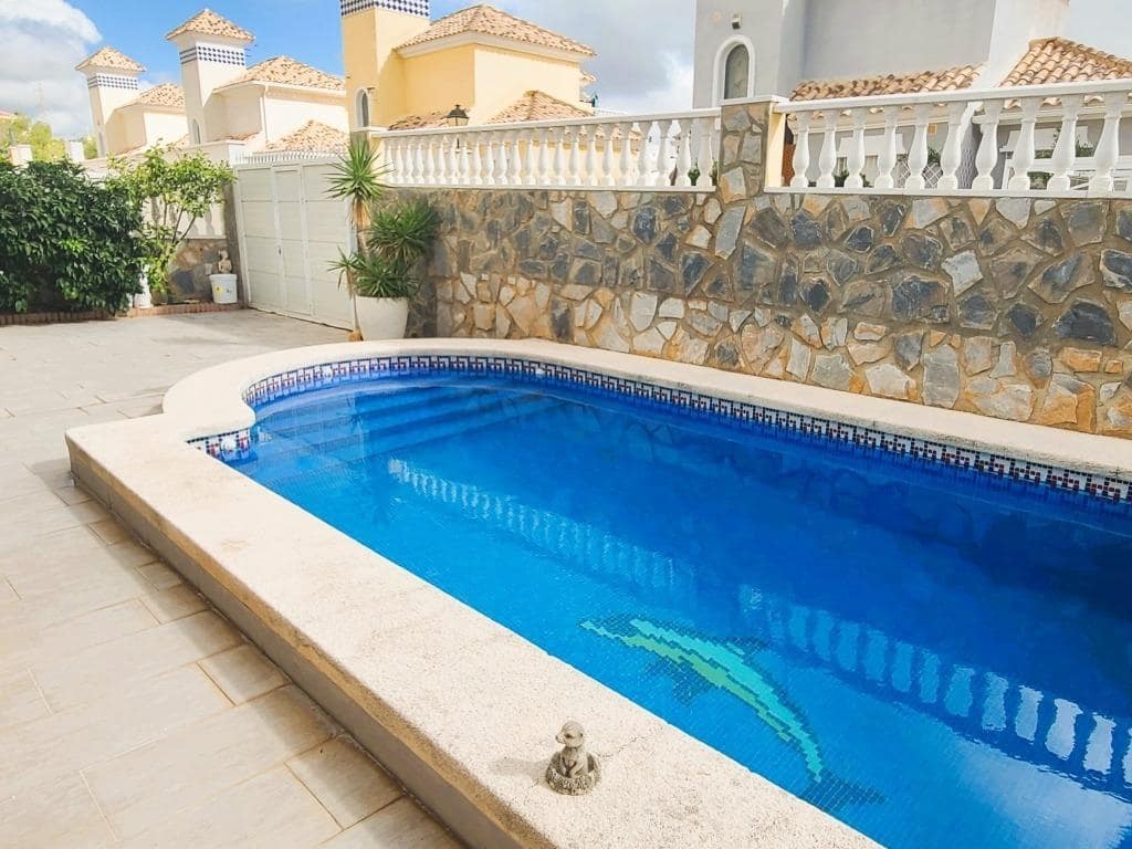 4 soverom Kjedet enebolig til salgs i Orihuela Costa med svømmebasseng - € 385 000 (Ref: 9388351)