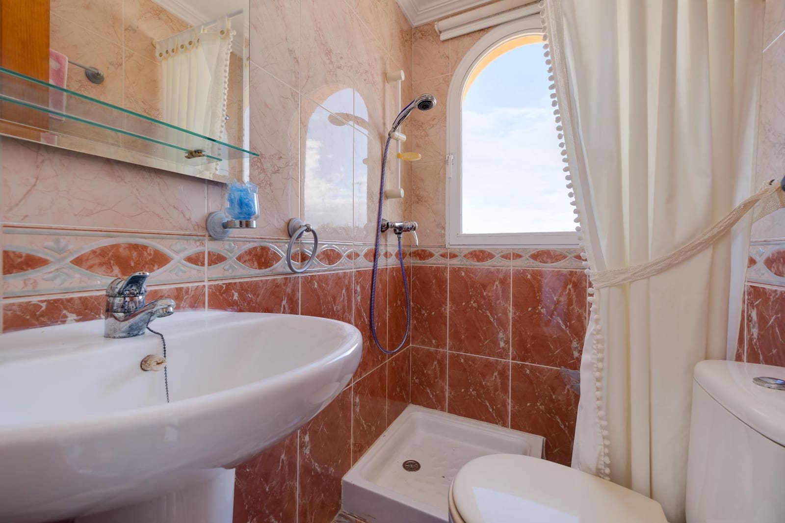 Chalet de 4 habitaciones en Playa Flamenca en venta con piscina garaje - 299.990 € (Ref: 9401937)