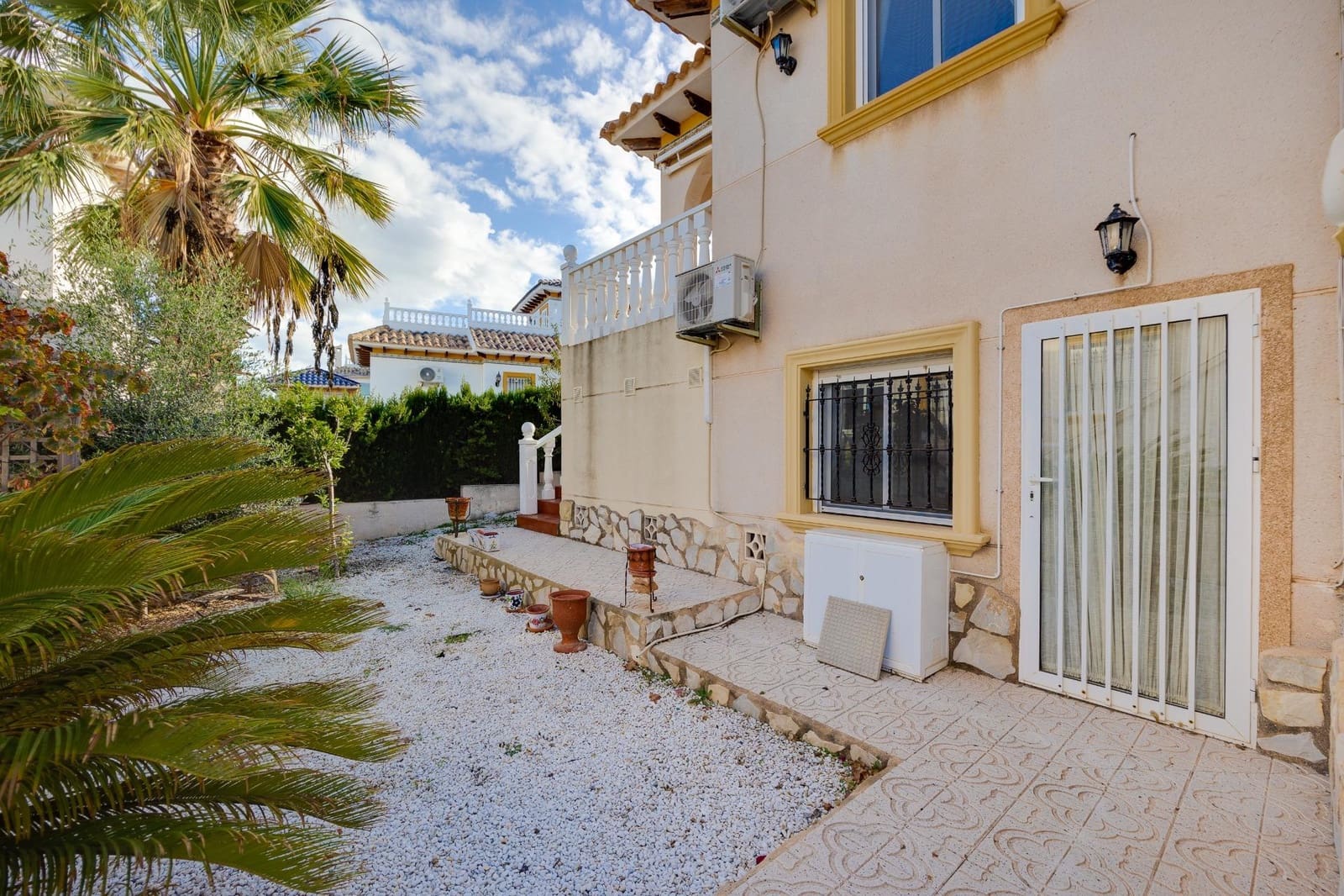 Chalet de 4 habitaciones en Playa Flamenca en venta con piscina garaje - 299.990 € (Ref: 9401937)