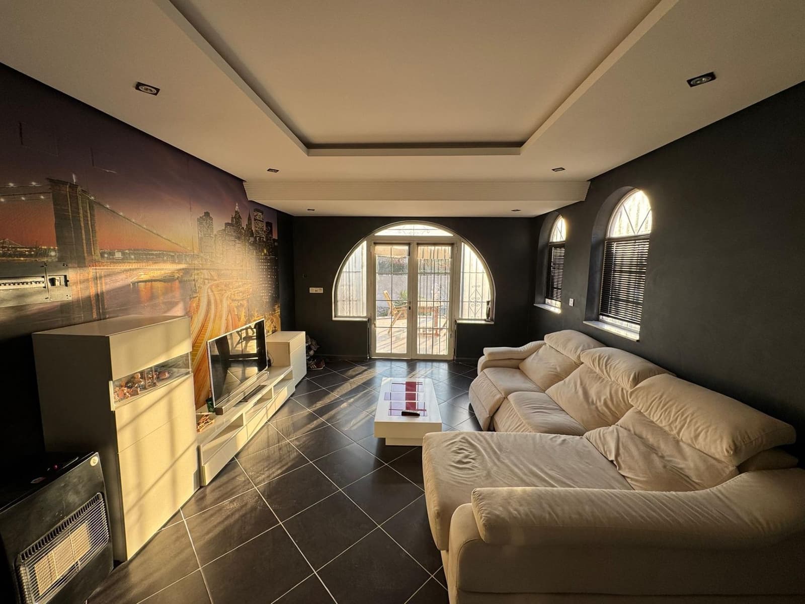 2 bedroom Villa for sale in San Luis with garage - € 289,000 (Ref: 9409284)