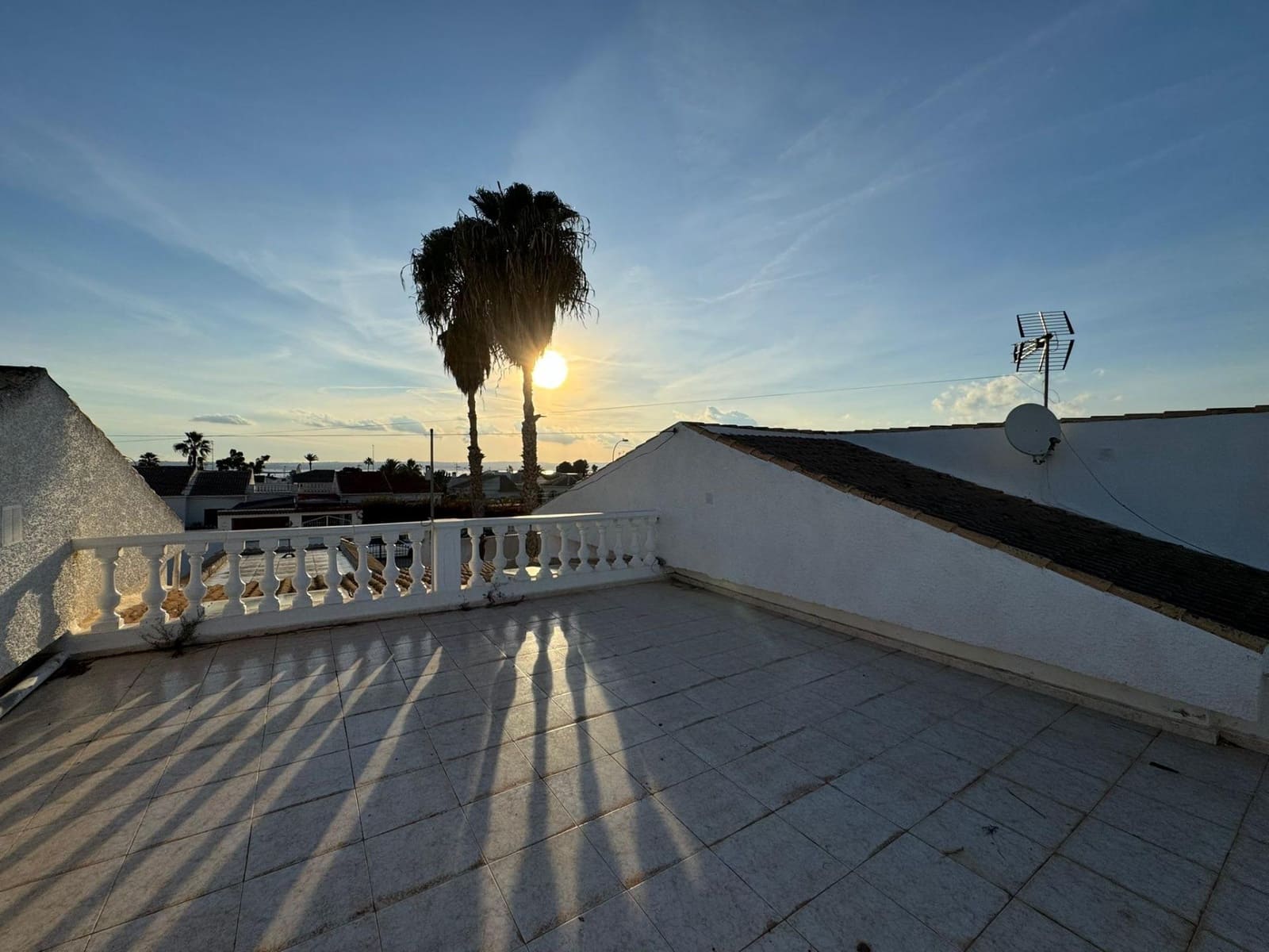 2 bedroom Villa for sale in San Luis with garage - € 289,000 (Ref: 9409284)