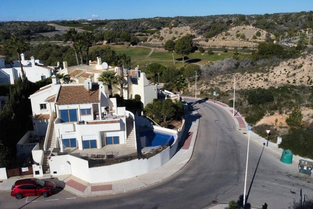 4 makuuhuone Huvila myytävänä paikassa Orihuela Costa mukana uima-altaan - 499 990 € (Ref: 9422303)