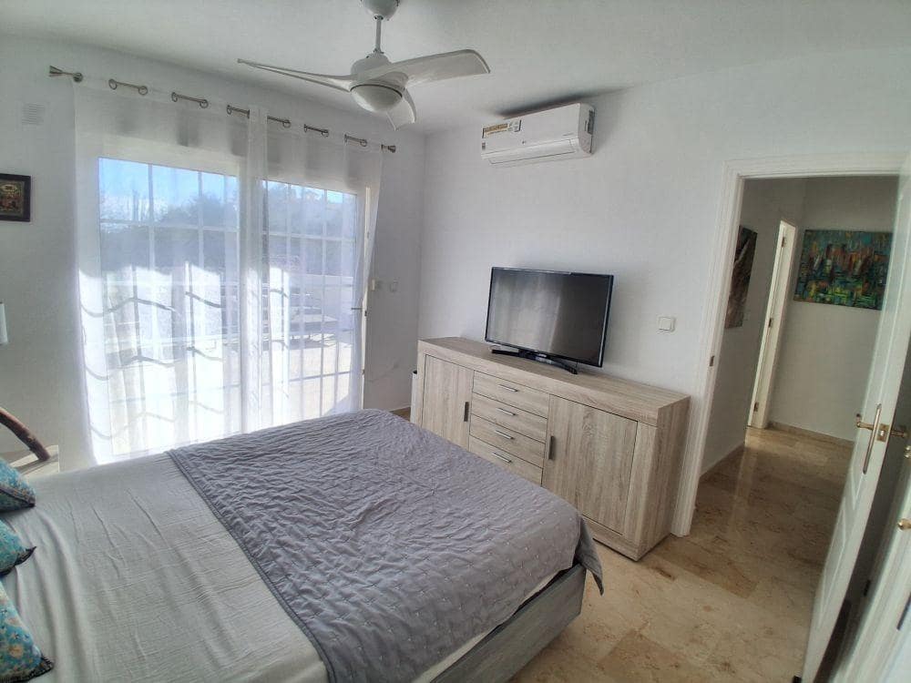 4 makuuhuone Huvila myytävänä paikassa Orihuela Costa mukana uima-altaan - 499 990 € (Ref: 9422303)