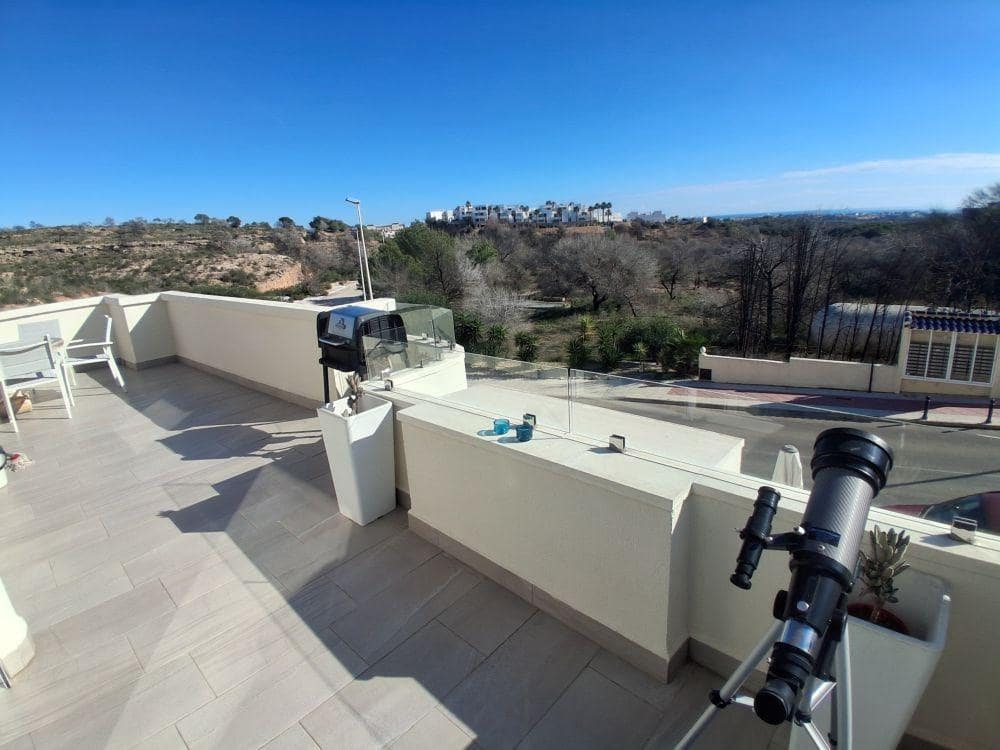 4 makuuhuone Huvila myytävänä paikassa Orihuela Costa mukana uima-altaan - 499 990 € (Ref: 9422303)